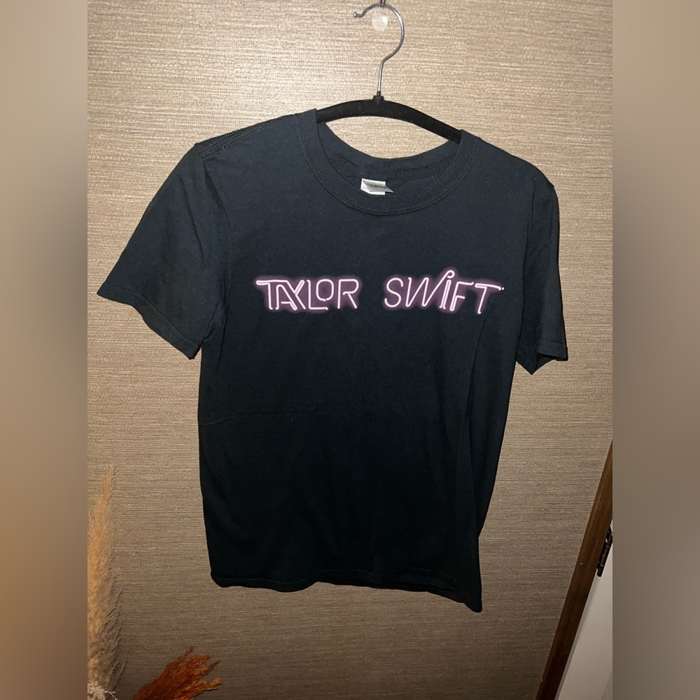 Taylor Swift The 1989 World Tour Black T-Shirt Concert Merch Adult Women’s Small - Picture 2 of 8